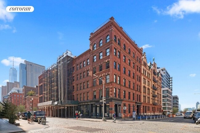 Building Photo - 131 Watts St