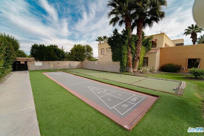 Building Photo - 1421 N Sunrise Way