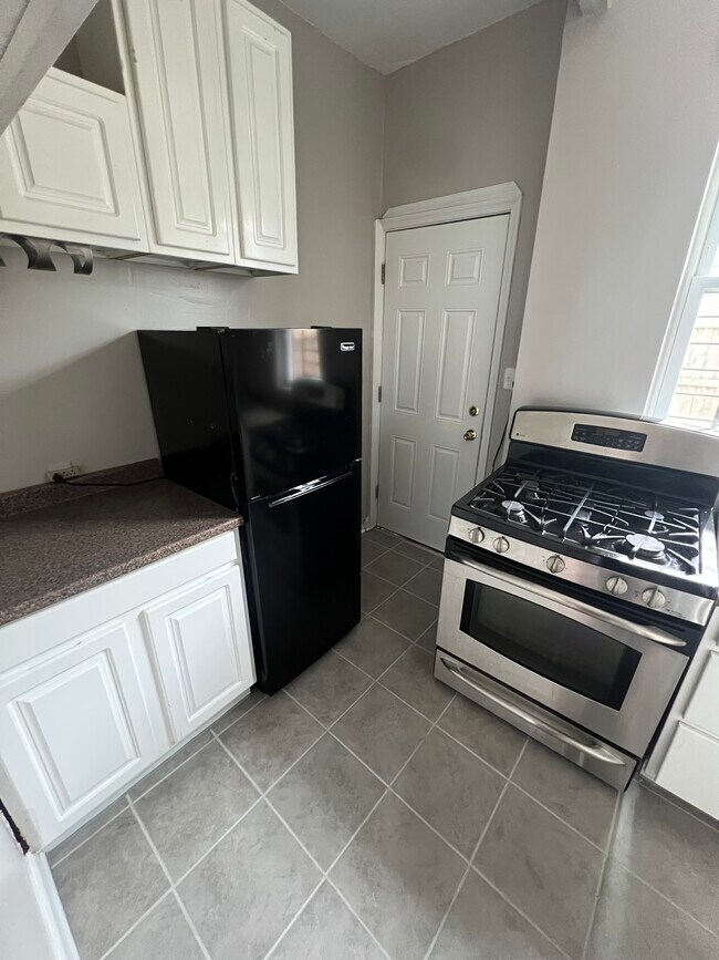 Building Photo - 45 Todd Pl NE