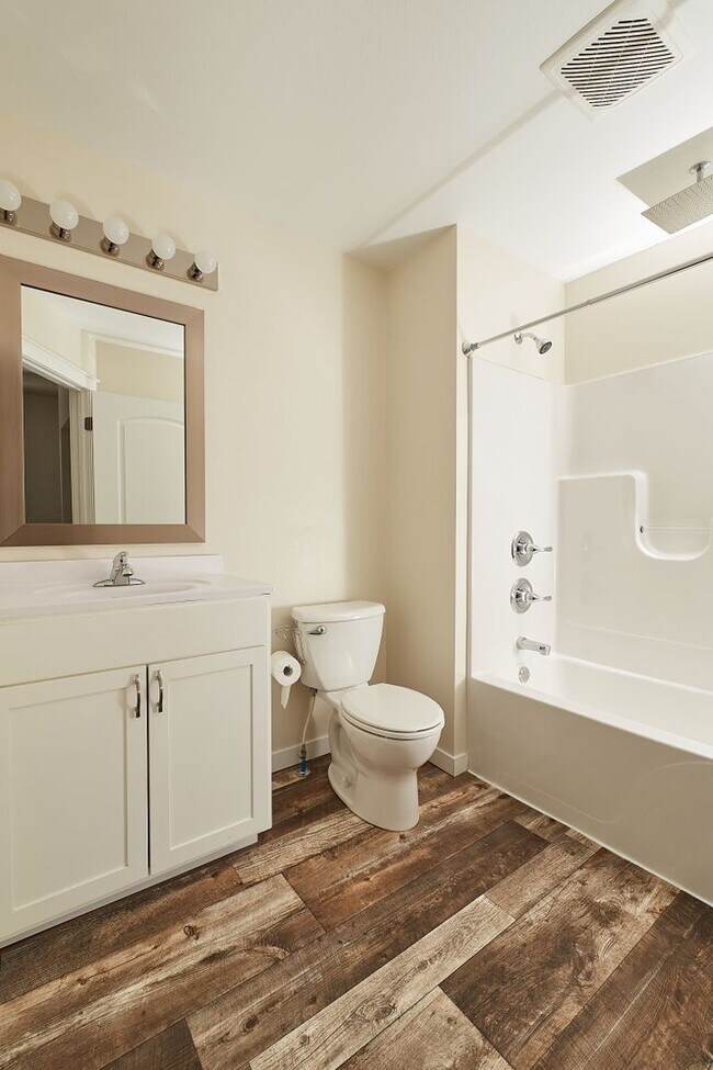 Building Photo - Lincoln