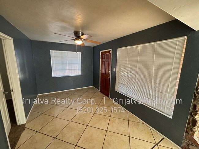 Building Photo - 4 Bed, 2 Bath House on a Large Corner Lot for Rent (22nd St/Wilmot)