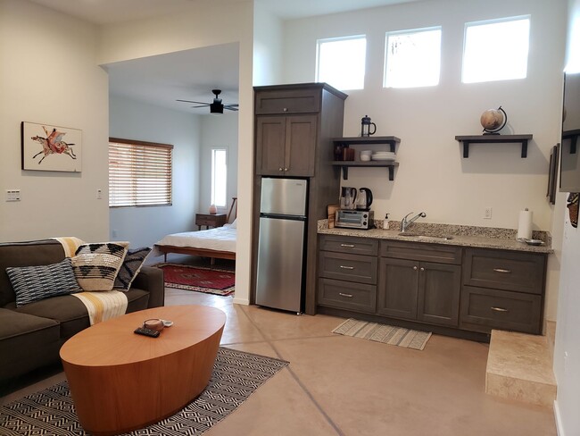 Building Photo - Modern, beautiful 3Bdrm, 2ba unfurnished i...