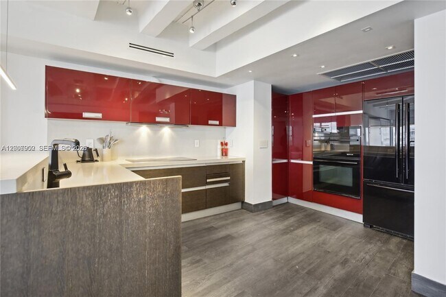 Building Photo - 5255 Collins Ave