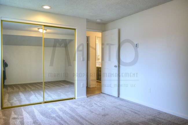 Building Photo - 3624/3626 S Mount Vernon Street Duplex (Lo...