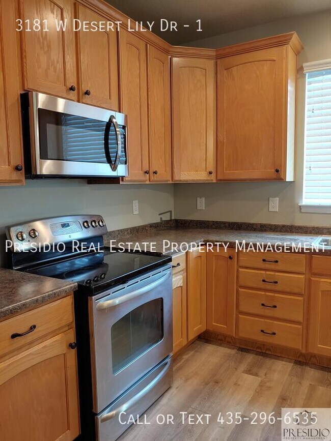 Building Photo - 3181 W Desert Lily Dr