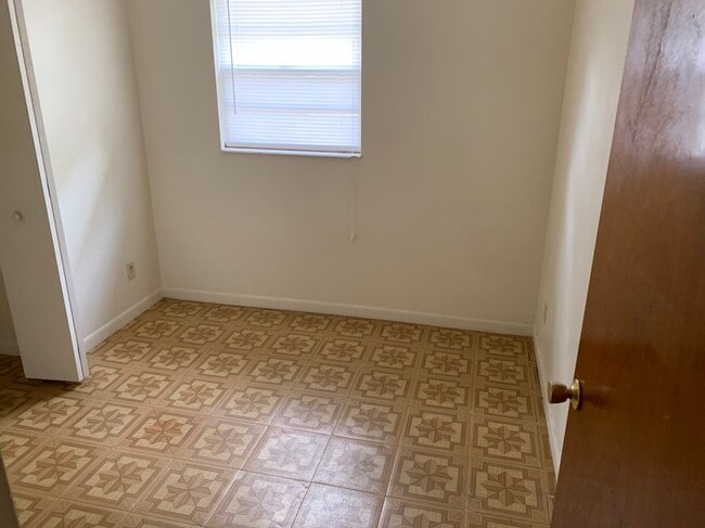 Building Photo - 2804 St Johns Ave