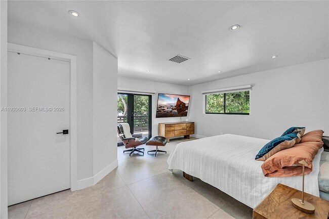 Building Photo - 11340 SW 74th Ct