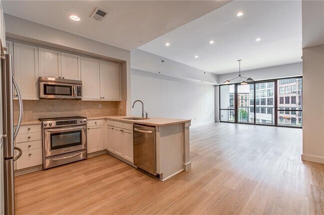 Building Photo - 1100 Howell Mill Rd NW