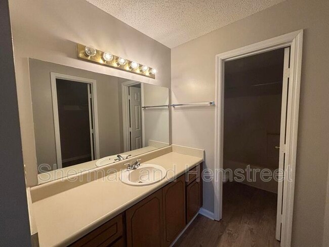 Building Photo - 218 Commons Dr