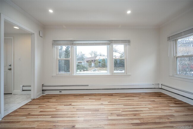 Building Photo - 14 Deane Pl