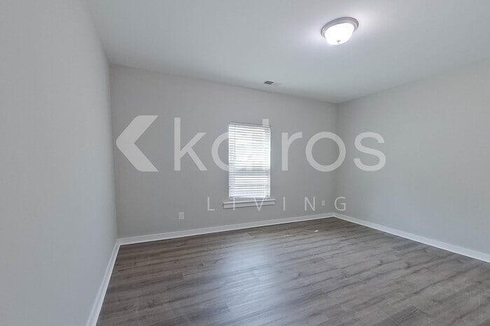 Building Photo - 344 White Oak Cir