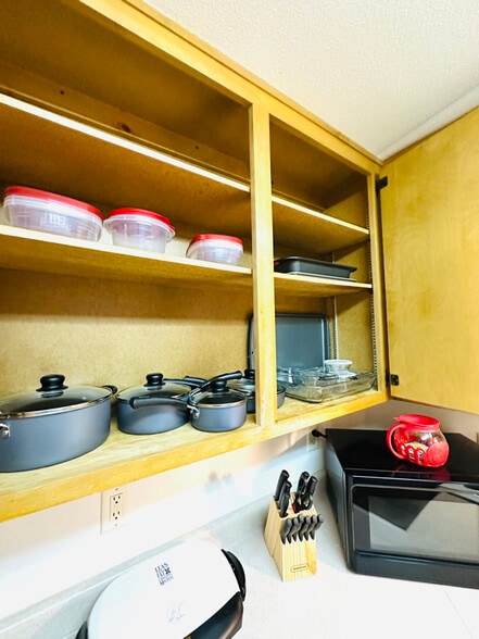 Building Photo - 1270 W Newlands Dr