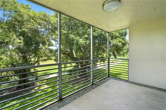 Building Photo - 3850 Oaks Clubhouse Dr
