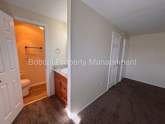 Building Photo - 1316 Green Dr