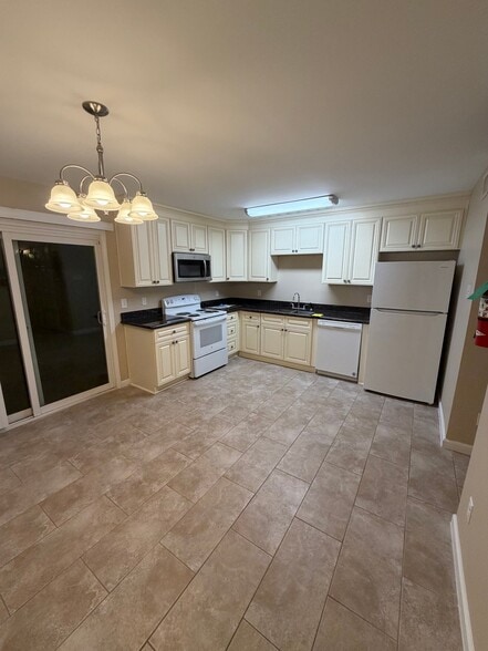 Building Photo - 4832 Finch St