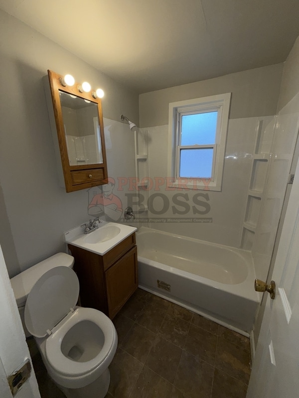 Building Photo - 816 E 35th Ct