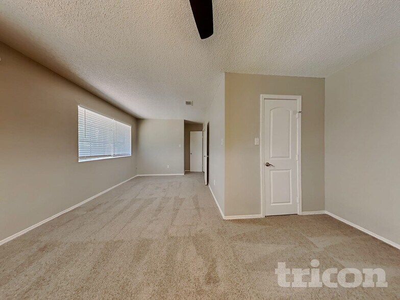 Building Photo - 3227 Rockdale Dr