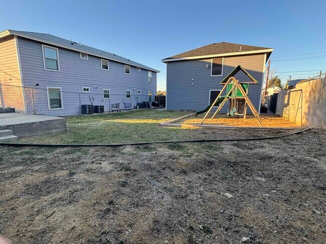 Building Photo - 803 E Fremont St