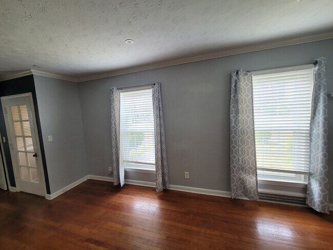 Building Photo - 3598 Raymont Blvd