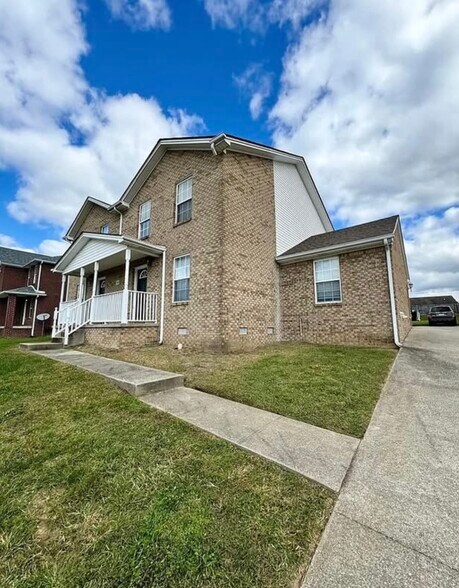 Building Photo - 634 Hampton Way