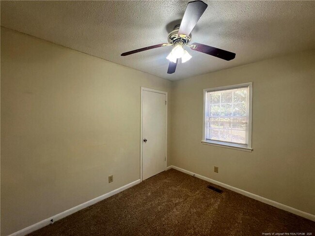 Building Photo - 710 Dude Ct