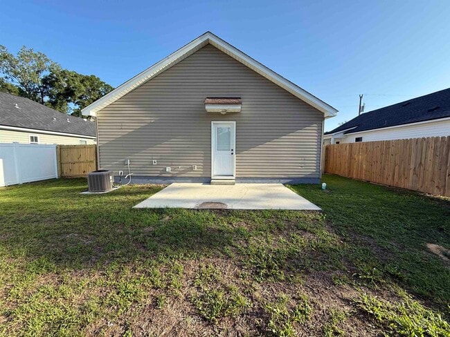 Building Photo - 37 Cochise St