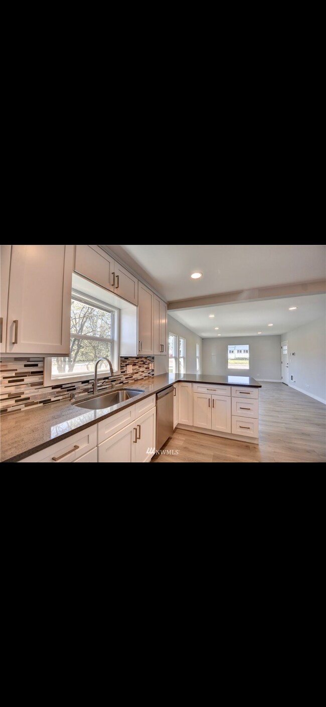 Building Photo - 1827 S Washington St