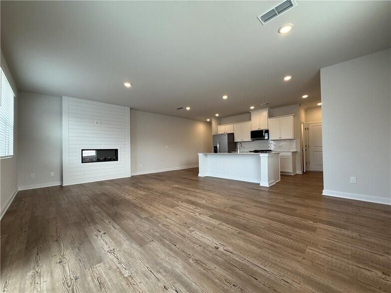 Building Photo - 7253 Mulberry St