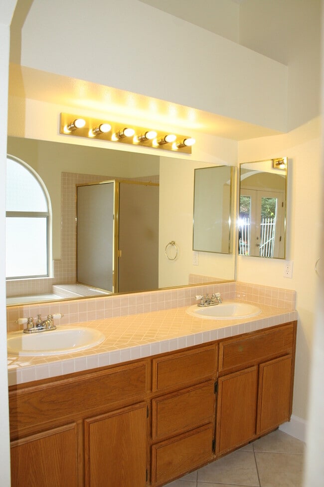 Building Photo - 10317 Walnut Creek Ct