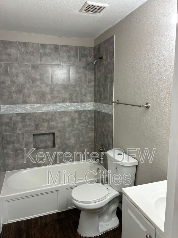 Building Photo - 2735 Purington Ave