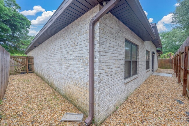 Building Photo - 518 Sibert Ave