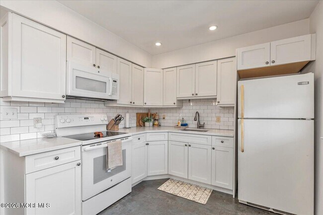 Building Photo - 910 South St