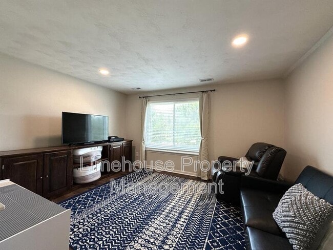 Building Photo - 3236 Barbour Dr