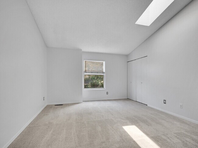 Building Photo - $2,395.00 2 bed, 2.5 bath townhome located...