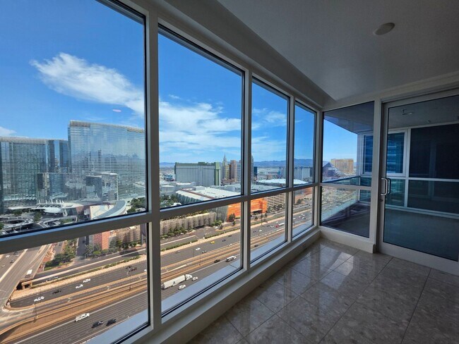 Building Photo - Fantastice High Rise with Full City Views!