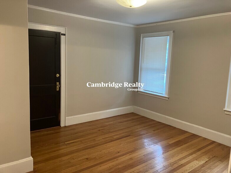 Building Photo - 93 Hillside Rd