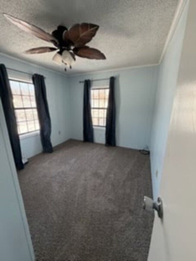 Building Photo - 7670 E 280 N