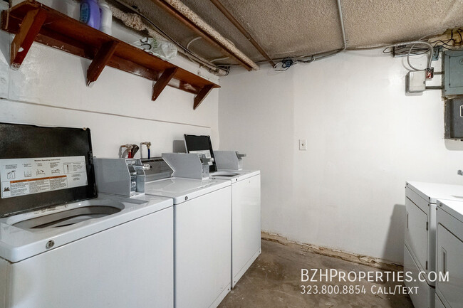 Building Photo - 7077 Lanewood Ave