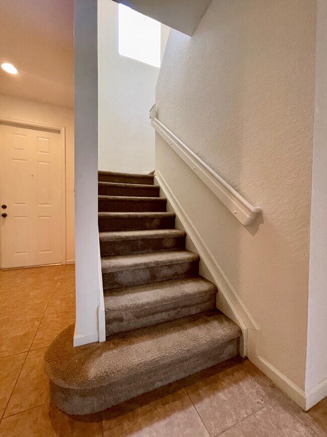 Building Photo - 2563 Stockbridge Square SW
