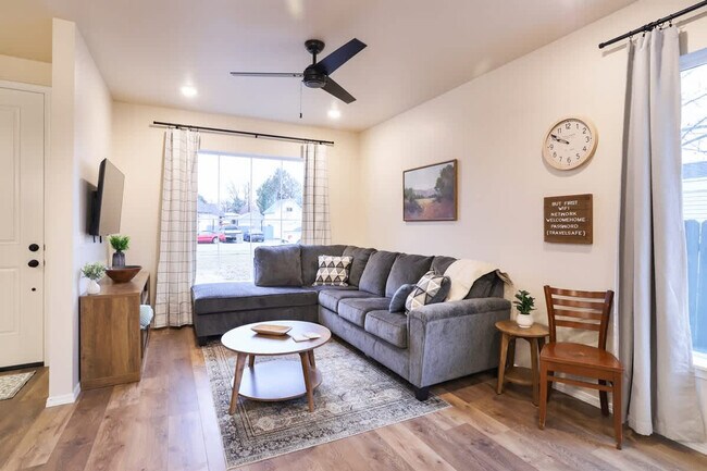 Building Photo - 609 N Kimball Ave