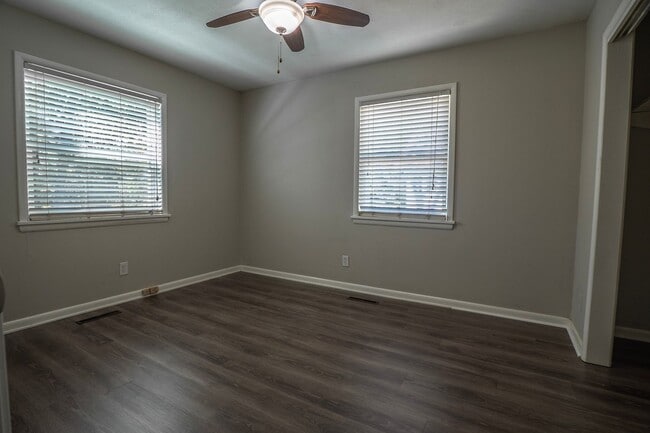 Building Photo - Charming 4 bedroom, 2 bathroom home located in Fayetteville, AR