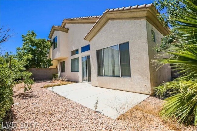 Building Photo - 348 Lakewood Garden Dr