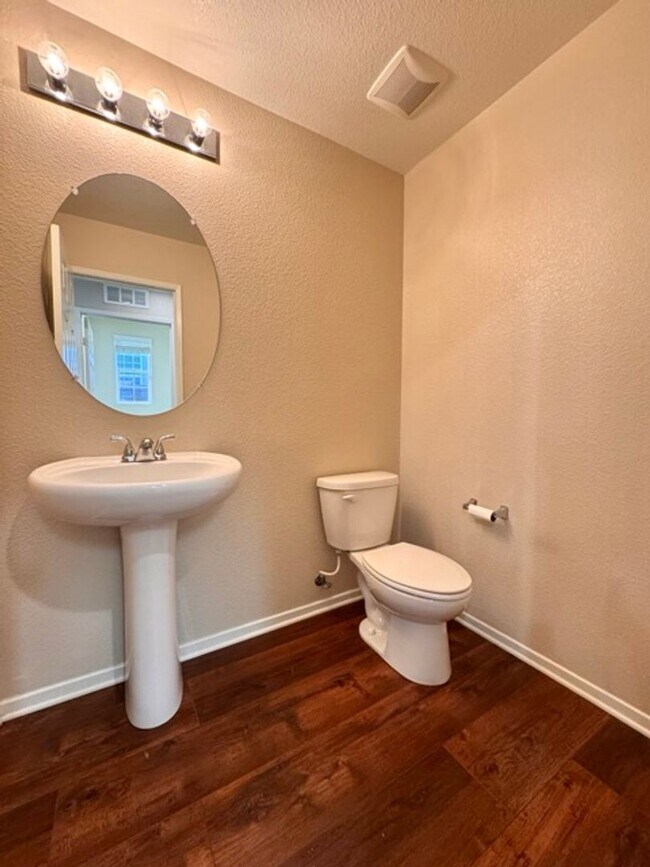 Building Photo - Beautiful Redhawk home located directly ac...