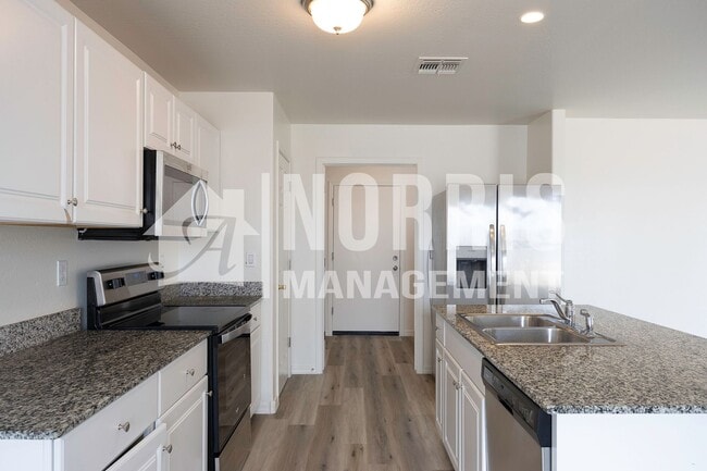 Building Photo - Beautiful Home, Perfect Location and Price