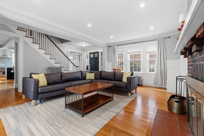 Building Photo - 859 Fellsway W