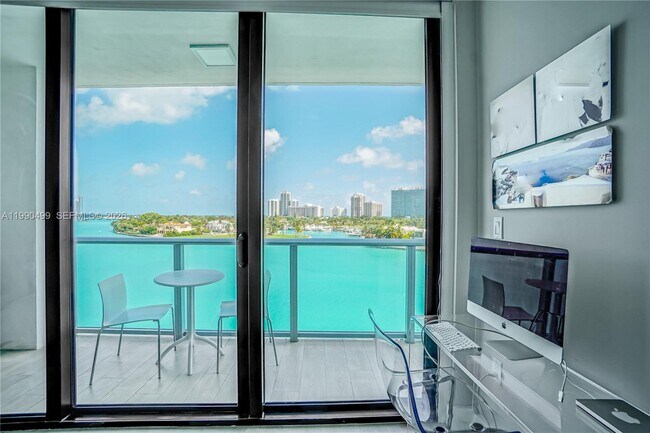 Building Photo - 10201 E Bay Harbor Dr