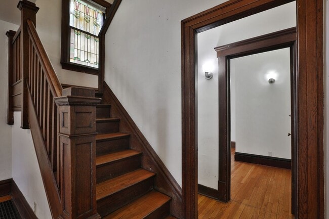 Building Photo - 117 E Lane Ave