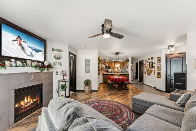 Building Photo - Furnished 2BR/2BA Breckenridge Condo | Garage, Fireplace & Hot Tubs | Available Oct. 1