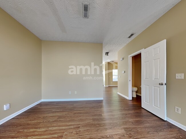 Building Photo - 1115 Sunset Dr