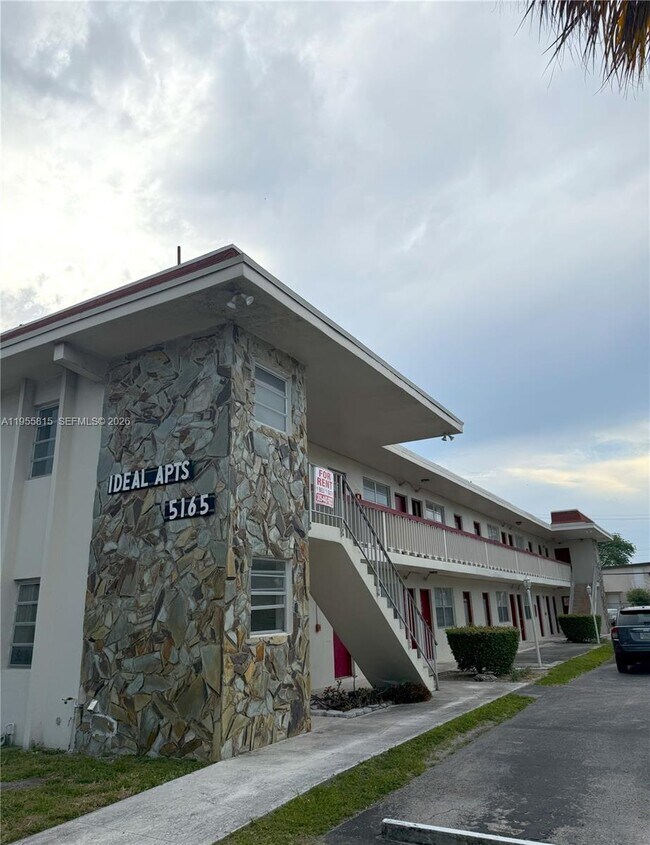 Building Photo - 5165 W Flagler St